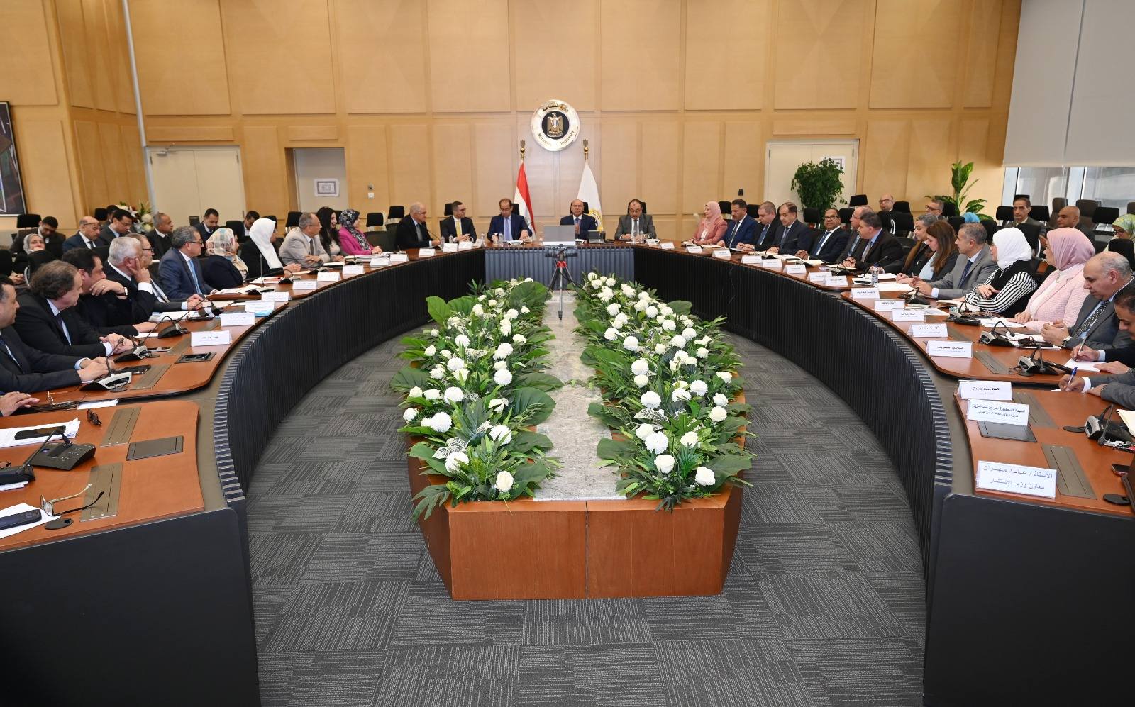 بحث سبل تعميق التصنيع المحلي وتقليل فاتورة الواردات