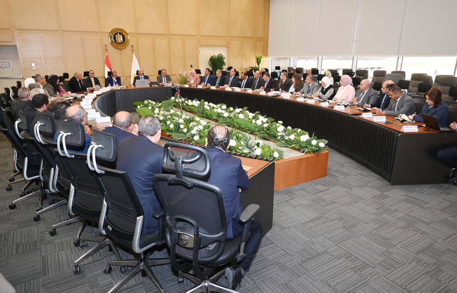 بحث سبل تعميق التصنيع المحلي وتقليل فاتورة الواردات