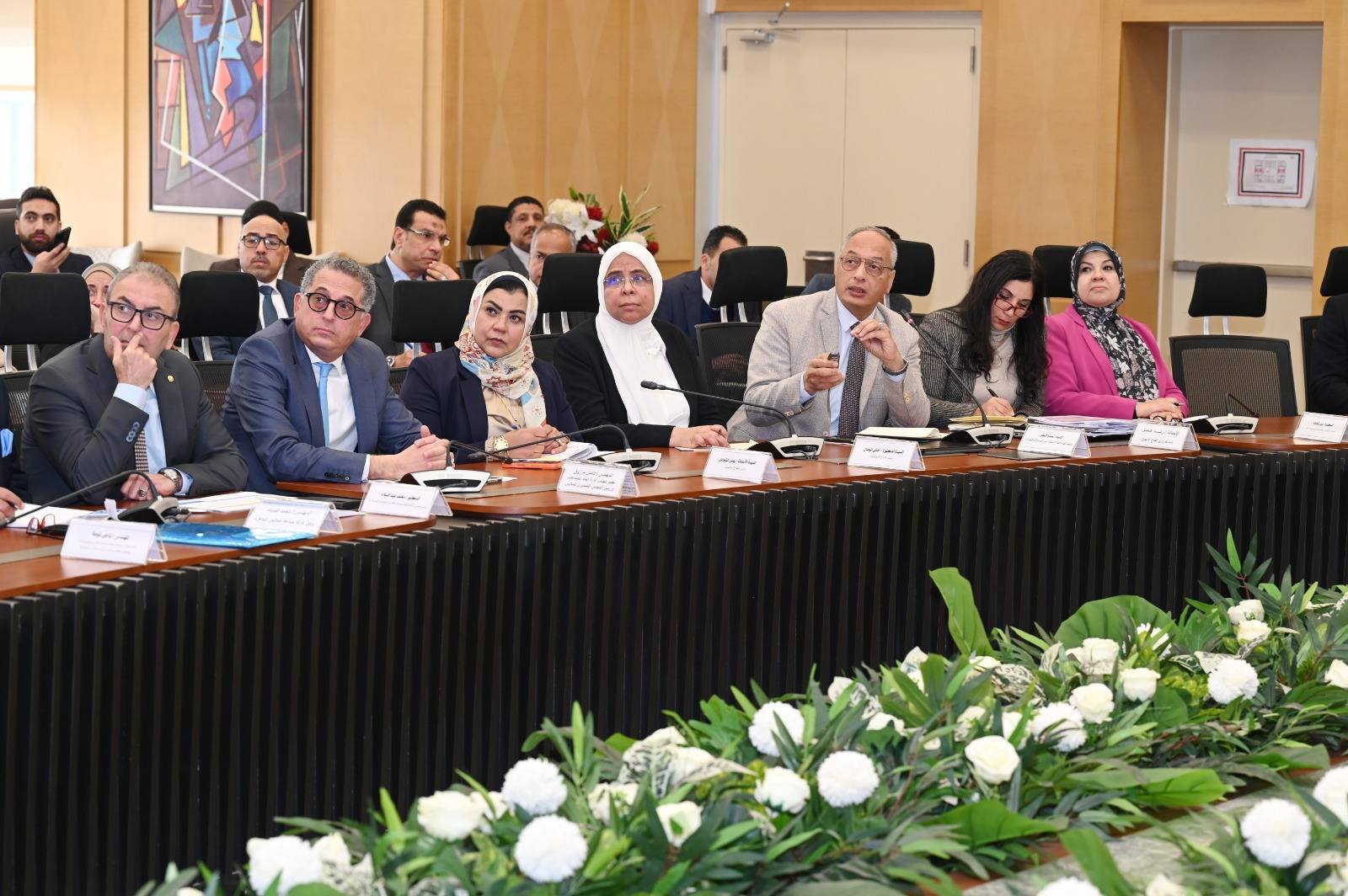 بحث سبل تعميق التصنيع المحلي وتقليل فاتورة الواردات