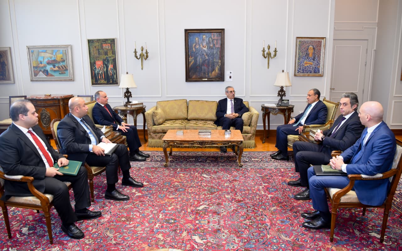 وزير الخارجية يستقبل رئيس اللجنة الوطنية لإدارة غزة