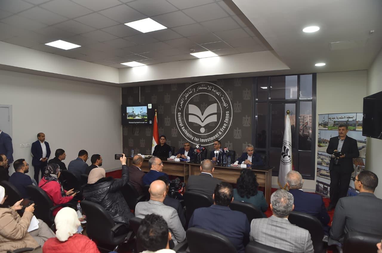 وزير الاستثمار يلتقي مستثمري المنطقة الاستثمارية بميت غمر