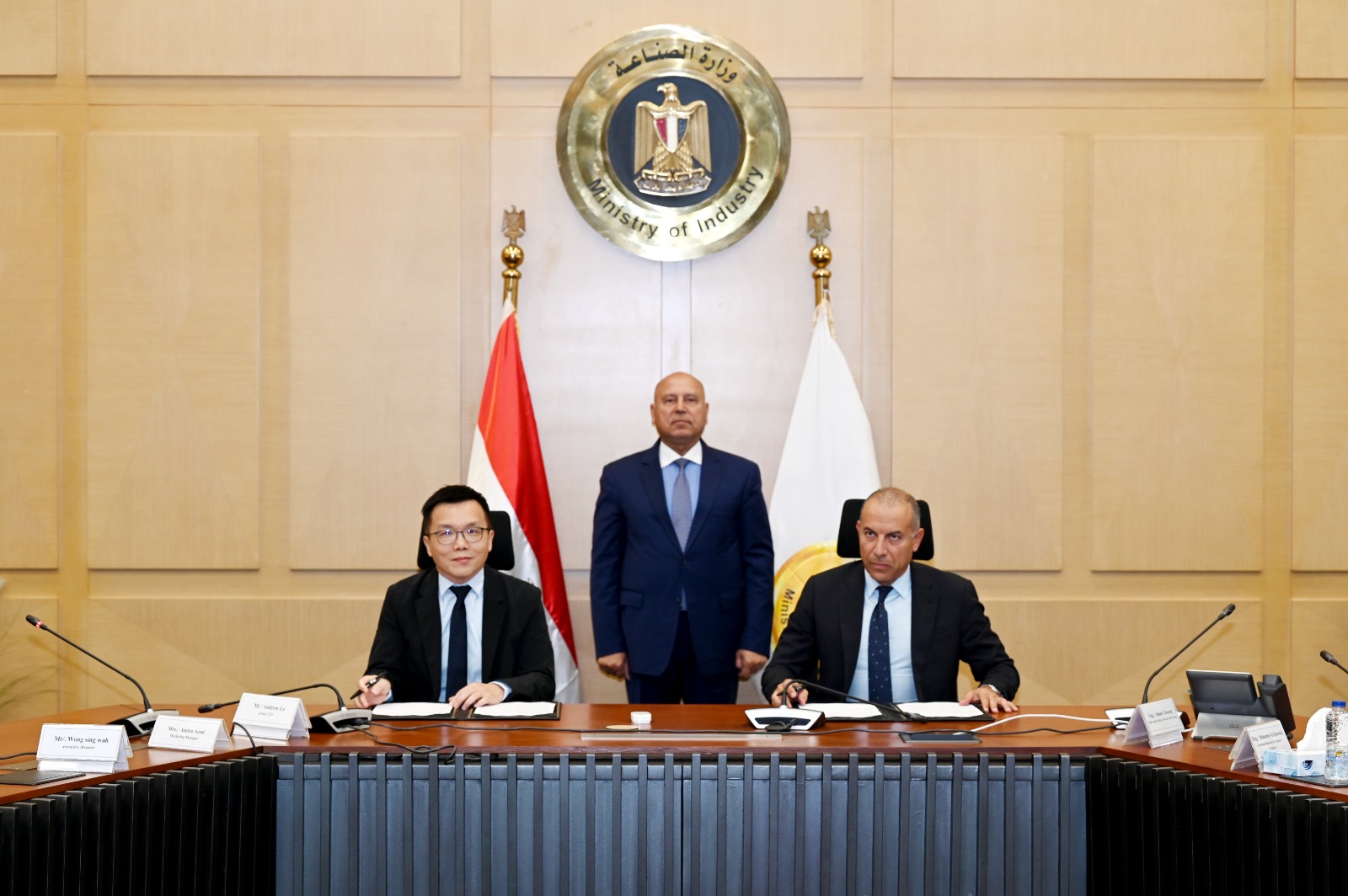 توقيع عقد إنشاء مجمع صناعي متكامل للغزل والنسيج