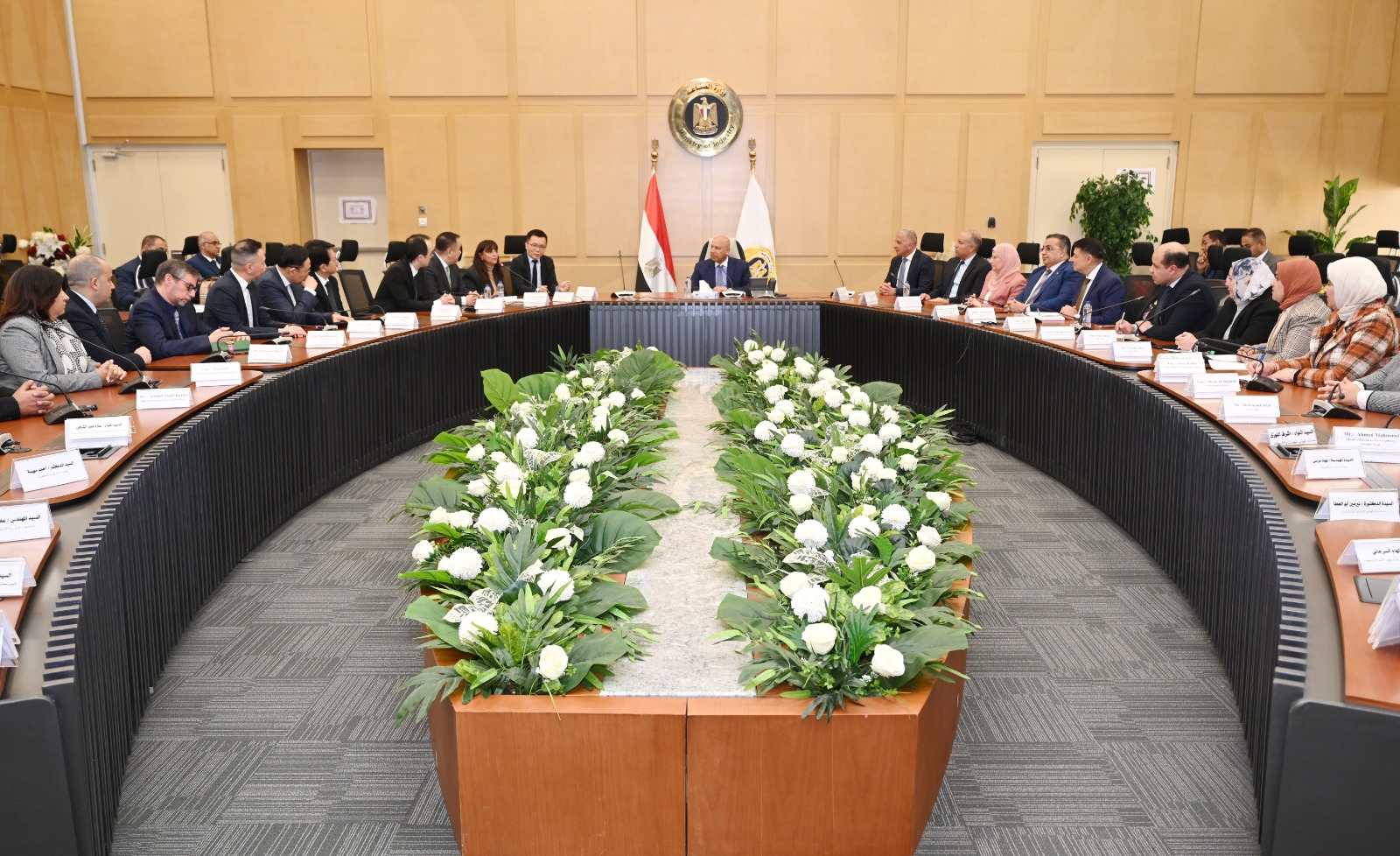 توقيع عقد إنشاء مجمع صناعي متكامل للغزل والنسيج