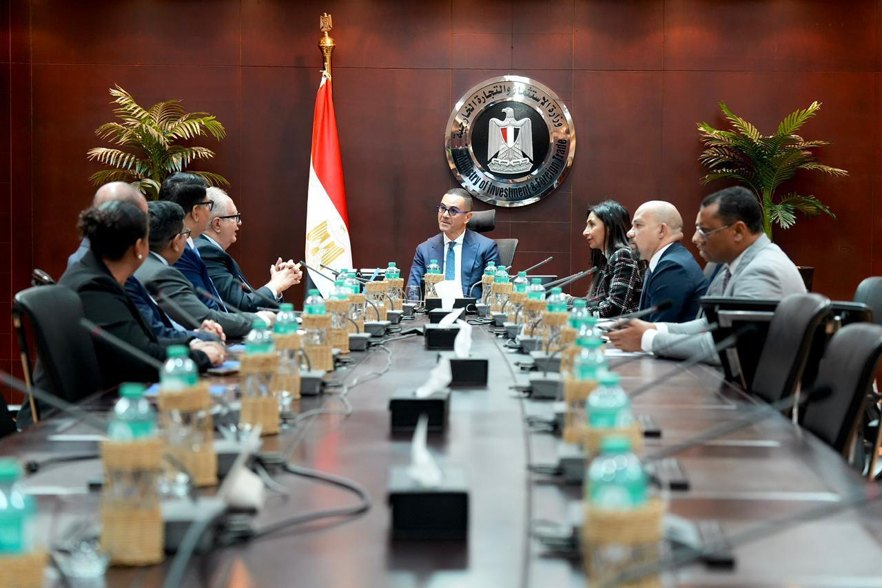 وزير الاستثمار يجتمع مع وفد شركتي ايفولف وستونيكس