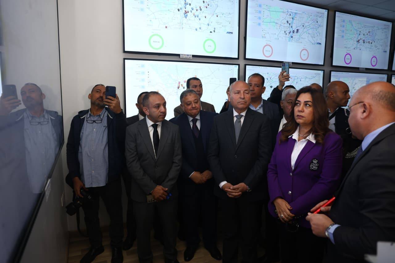 تطبيق منظومة الدفع الإلكتروني للتذكرة في 300 أتوبيس