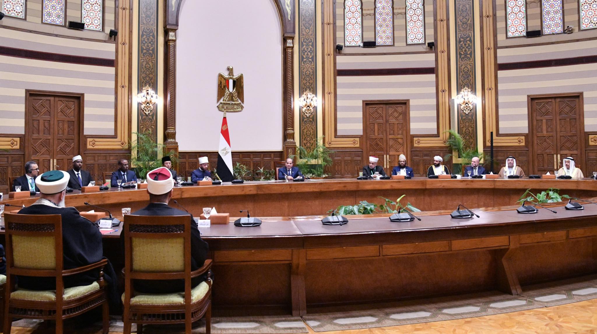 السيسى يستقبل نخبة من المشاركين فى فعاليات المؤتمر الدولى الـ36 للمجلس الأعلى للشؤون الإسلامية