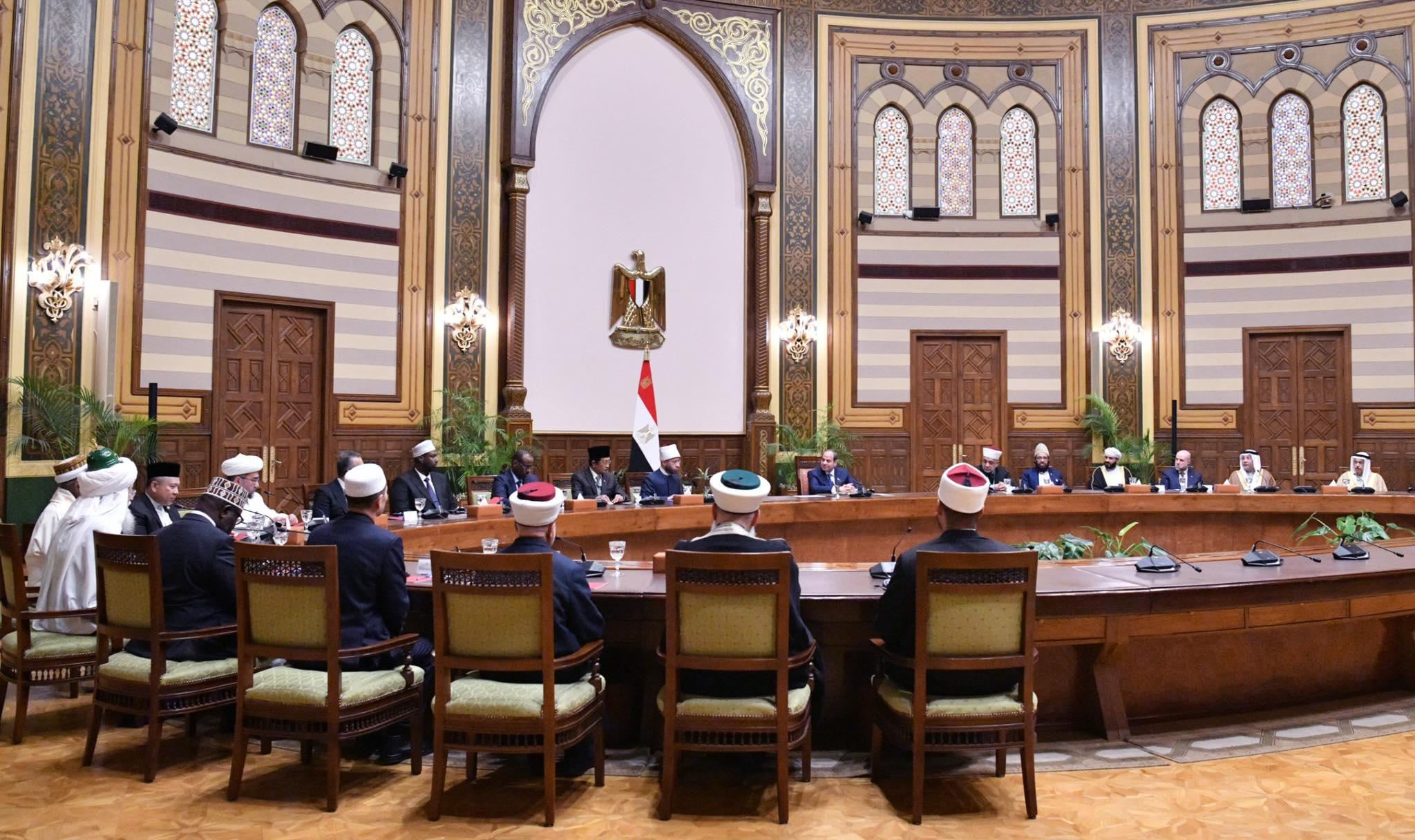 السيسى يستقبل نخبة من المشاركين فى فعاليات المؤتمر الدولى الـ36 للمجلس الأعلى للشؤون الإسلامية