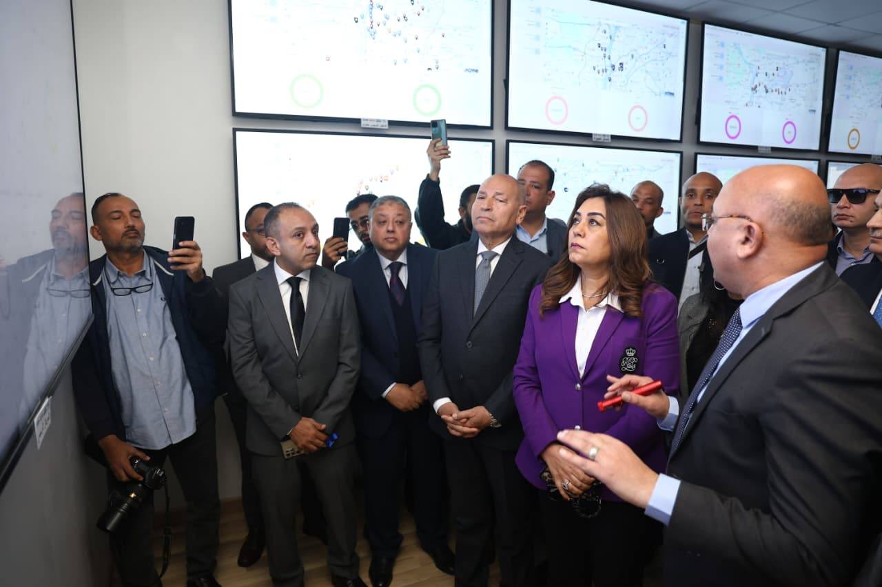 تطبيق منظومة الدفع الإلكتروني للتذكرة في 300 أتوبيس