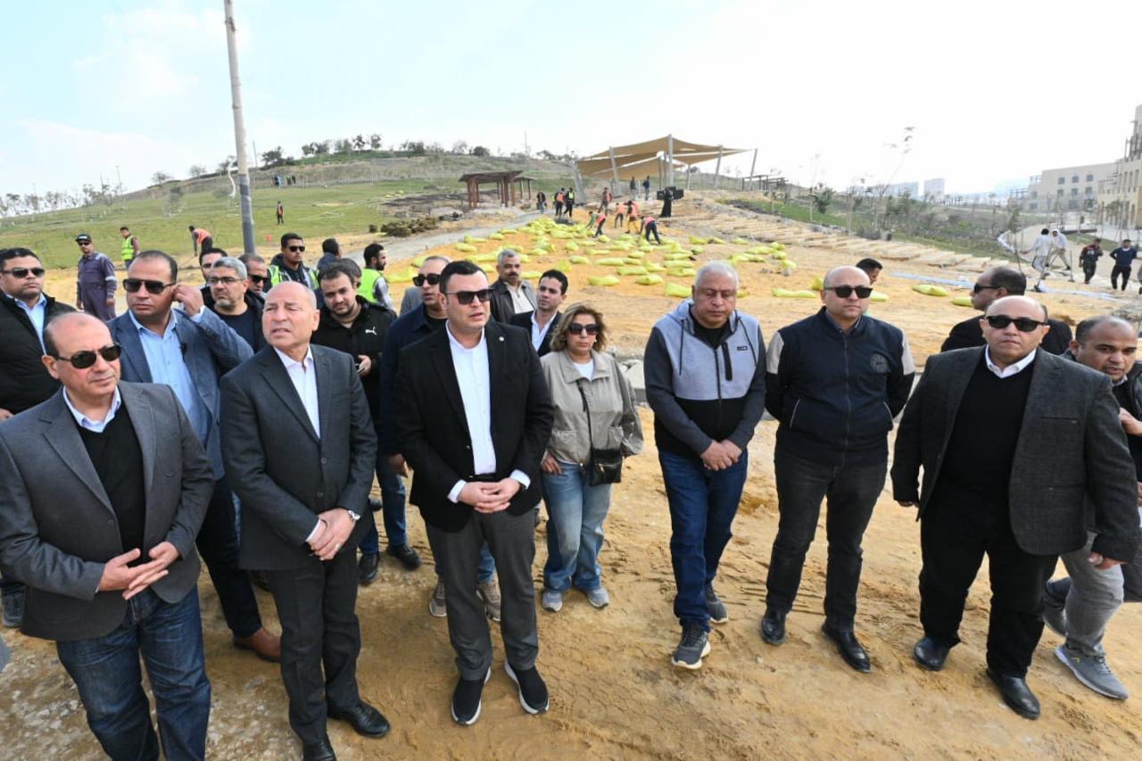 وزير الإسكان ومحافظ القاهرة يتفقدان مشروع حدائق تلال الفسطاط