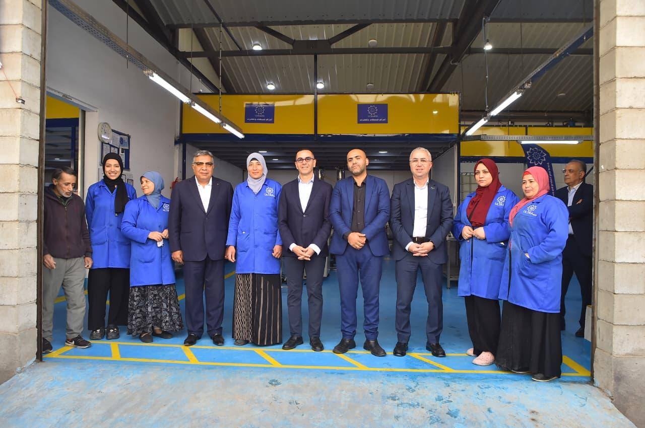 وزير الاستثمار يتفقد عدد من المصانع العاملة بميت غمر