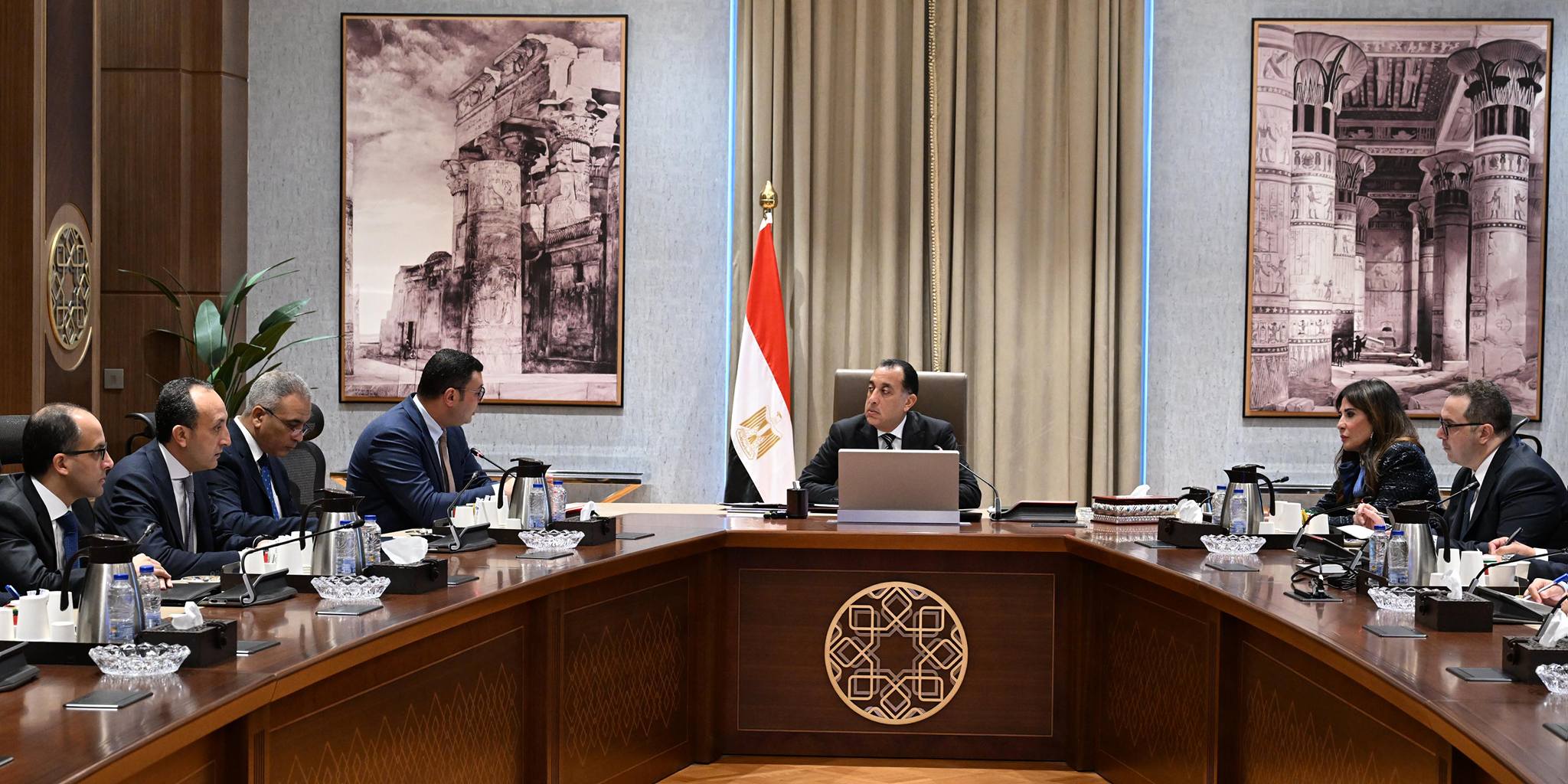 رئيس الوزراء يجتمع مع وزير الإسكان