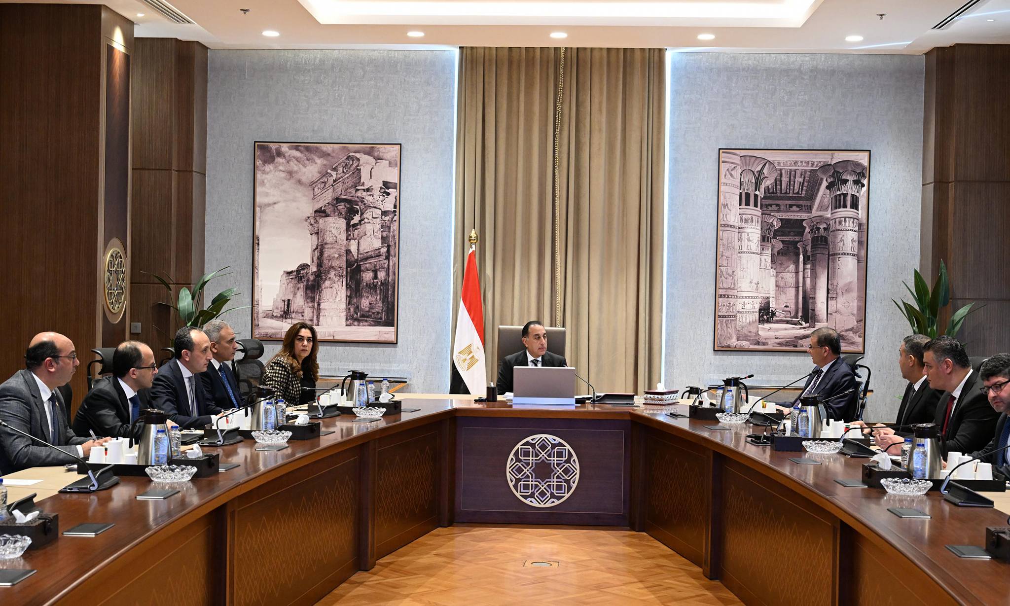 رئيس الوزراء يستعرض إجراءات التعامل مع الحيوانات الضالة