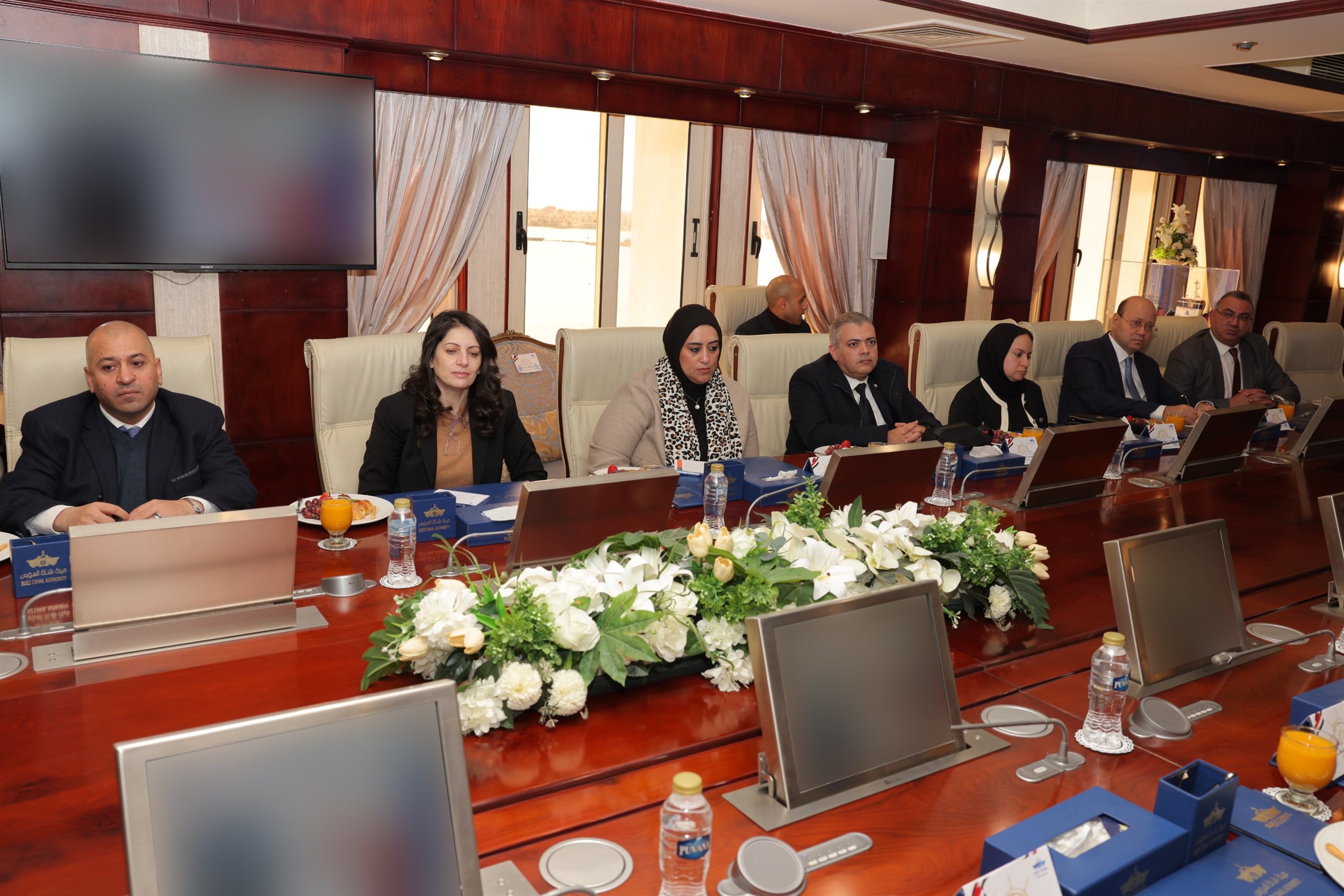 رئيس هيئة قناة السويس يجتمع مع ممثلي 20 جهة من الخطوط والتوكيلات الملاحية