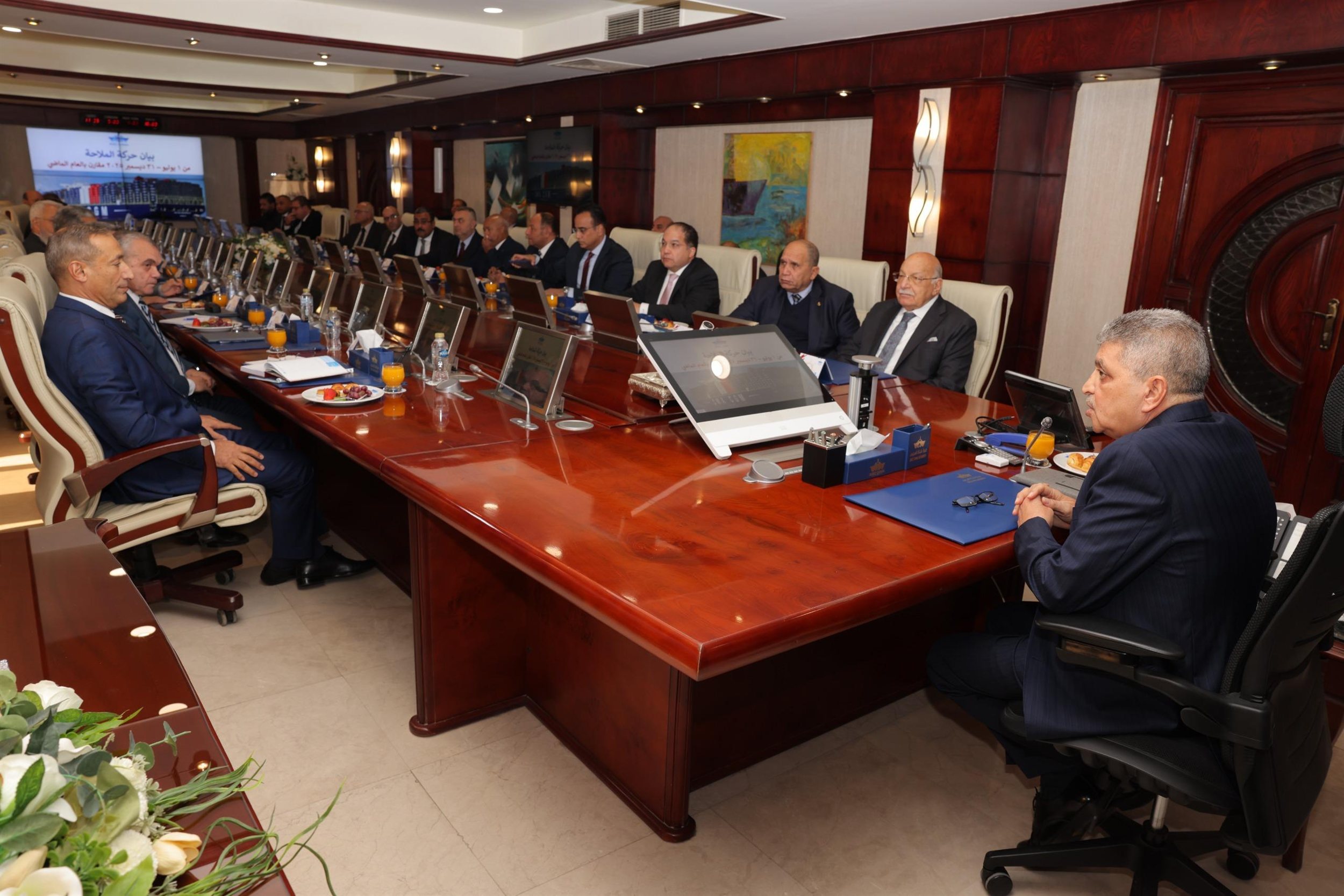 رئيس هيئة قناة السويس يجتمع مع ممثلي 20 جهة من الخطوط والتوكيلات الملاحية