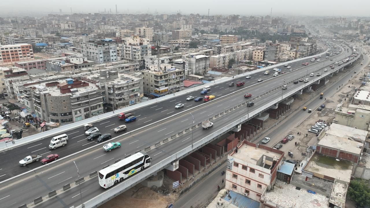 بدء التشغيل التجريبي لمشروع توسعة ورفع مناسيب كوبري العامرية