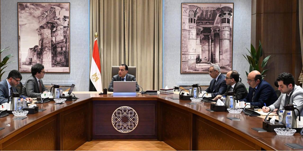 رئيس مجلس الوزراء يجتمع مع وزير الثقافة