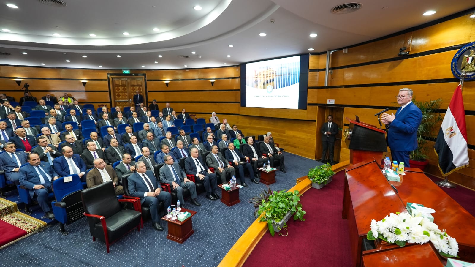 لقاء وزير البترول مع قيادات قطاع البترول والتعدين