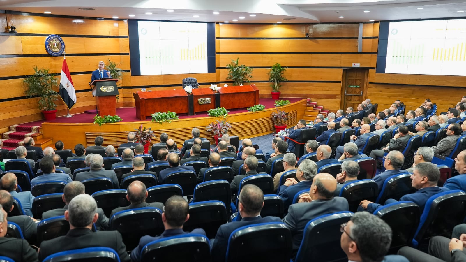 لقاء وزير البترول مع قيادات قطاع البترول والتعدين