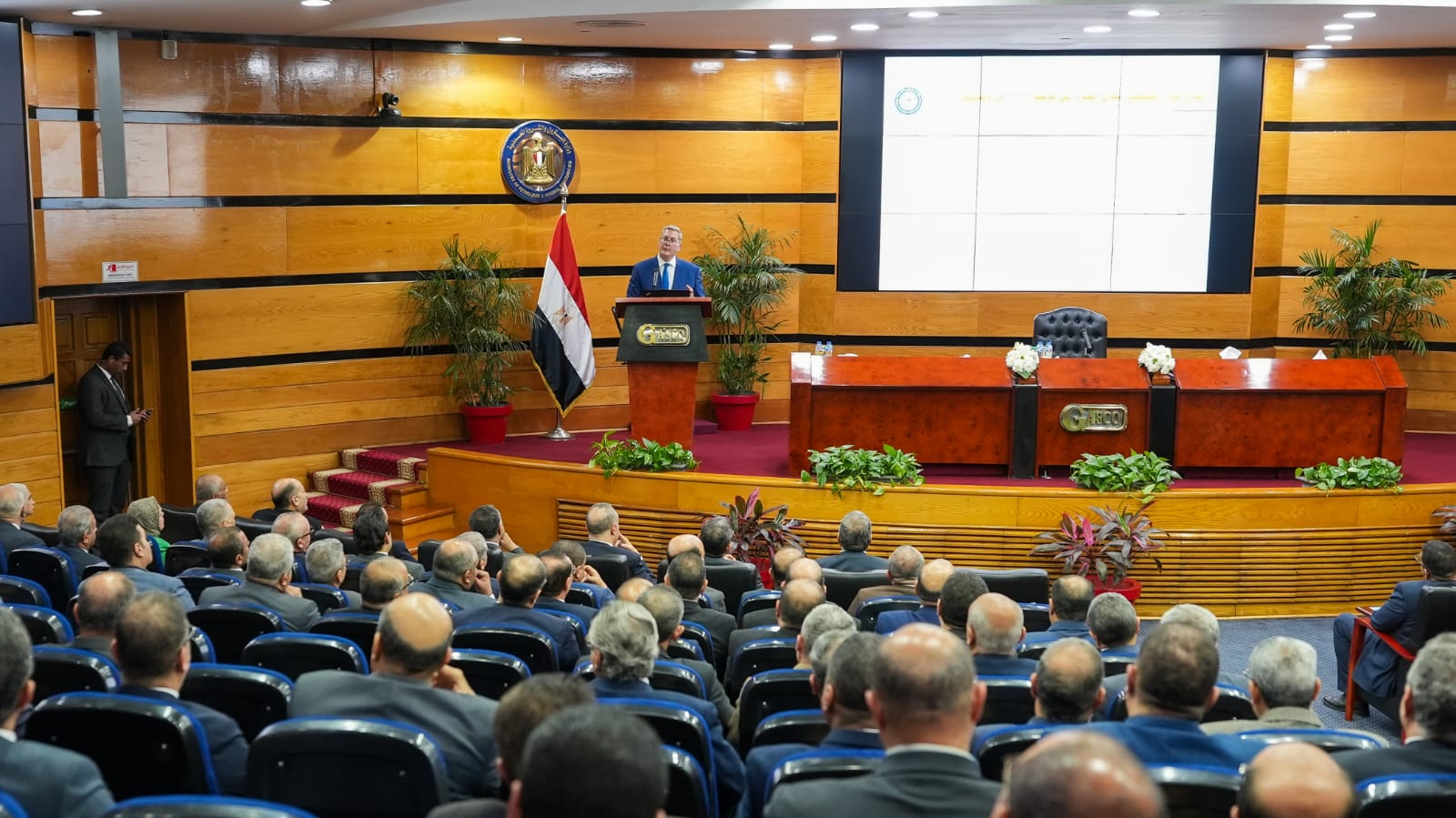 لقاء وزير البترول مع قيادات قطاع البترول والتعدين