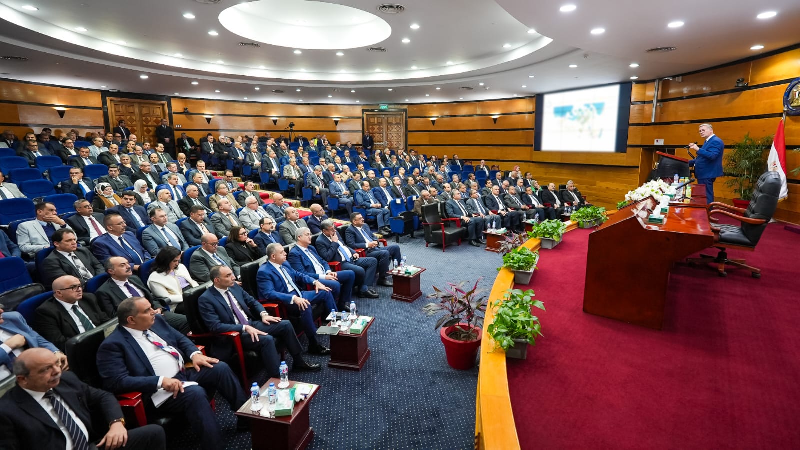 لقاء وزير البترول مع قيادات قطاع البترول والتعدين