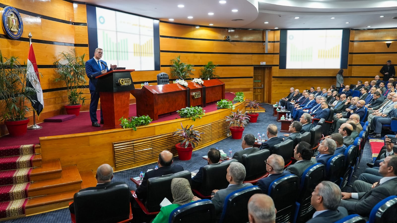 لقاء وزير البترول مع قيادات قطاع البترول والتعدين