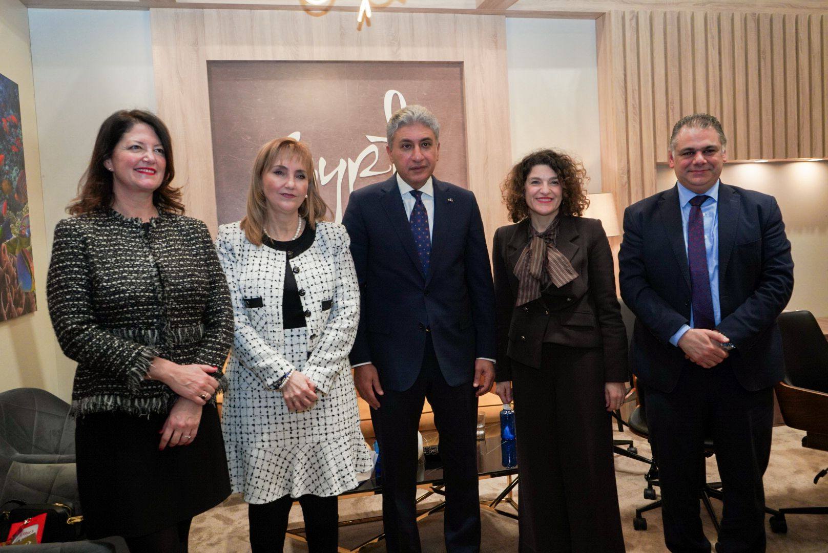 وزير السياحة يلتقي الرئيس التنفيذي للمجلس العالمي للسفر والسياحة 