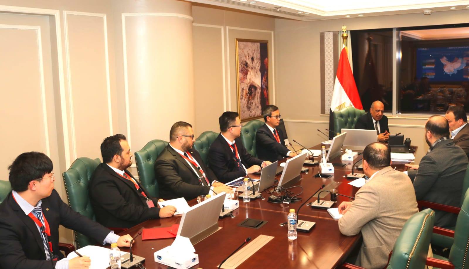 وزير الكهرباء يجتمع مع وفد مجموعة شركات صانى الصينية 