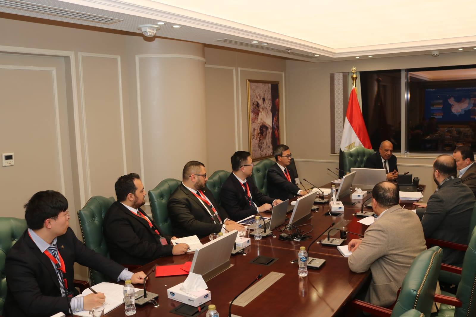 وزير الكهرباء يجتمع مع وفد مجموعة شركات صانى الصينية 