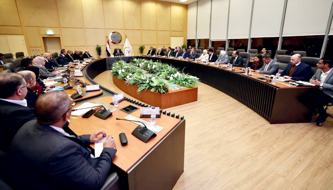 الوزير يبحث تطوير منطقتي أبو رواش وكوم أبو راضي الصناعية