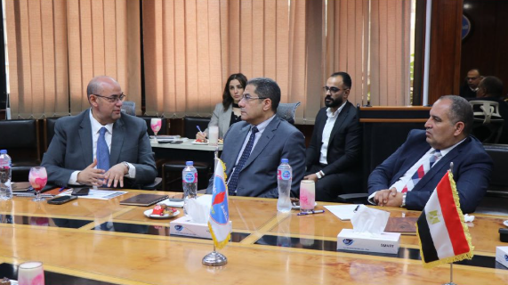 البترول تناقش خطط شركة خالدة للزيادة الإنتاجية