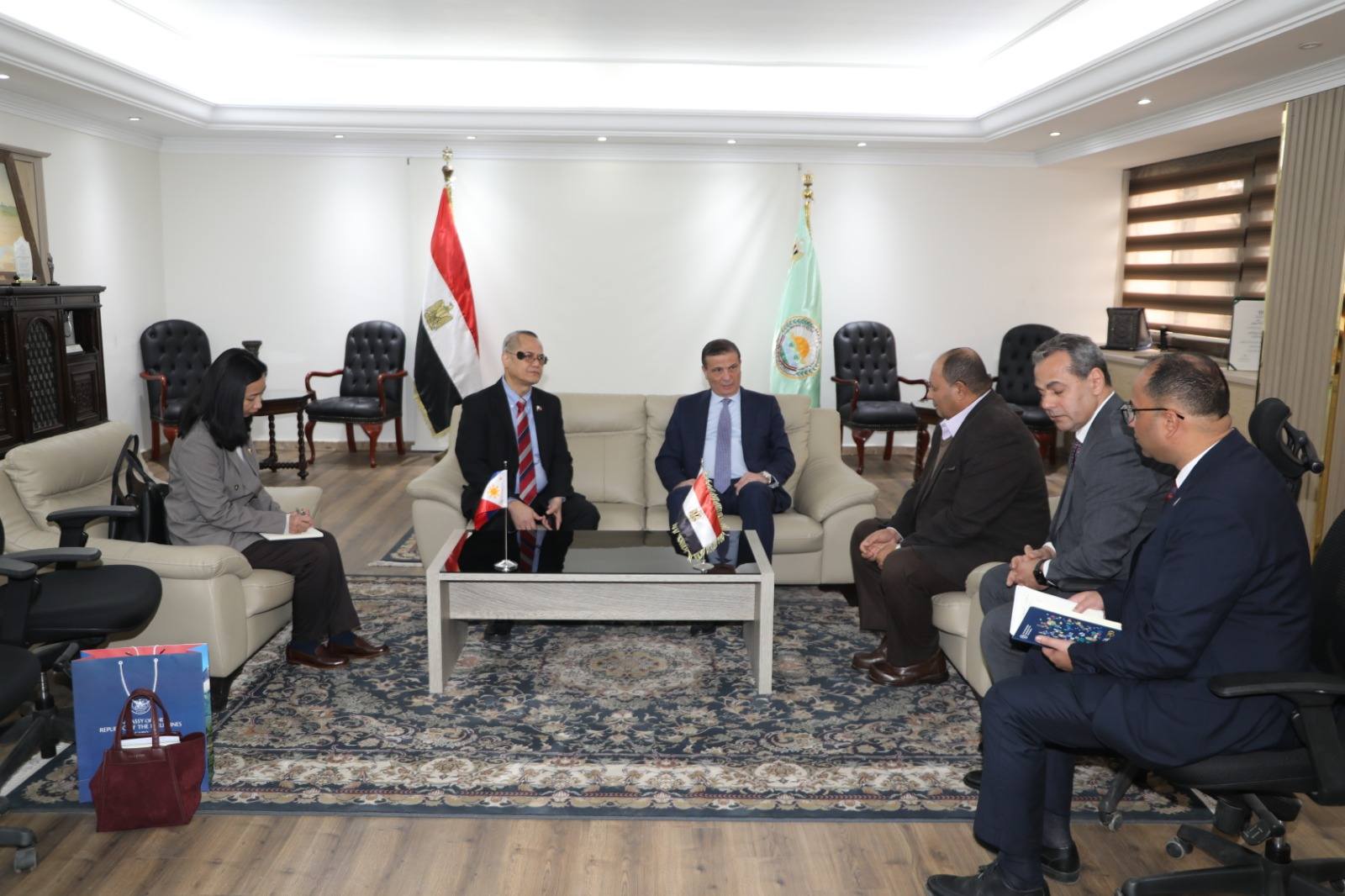 وزير الزراعة يستقبل وفد فلبيني