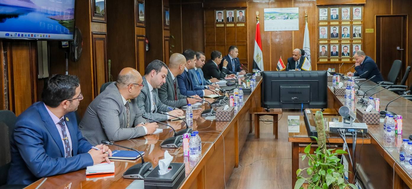 وزير الكهرباء يجتمع برئيس هيئة المحطات النووية