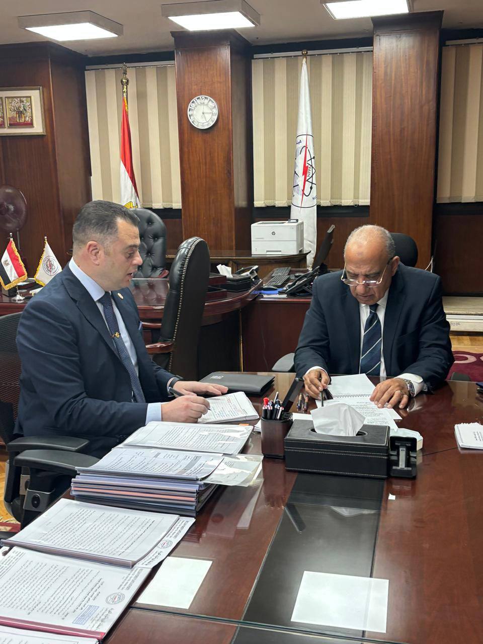 وزير الكهرباء يجتمع برئيس هيئة المحطات النووية