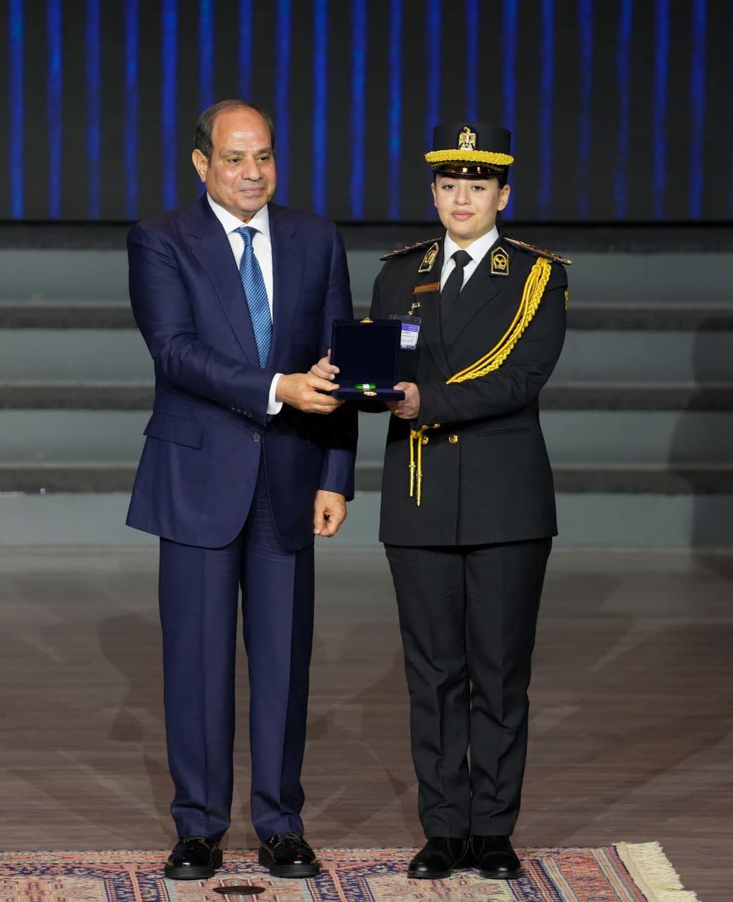 الرئيس السيسي يكرم عدد من أسماء شهداء الشرطة