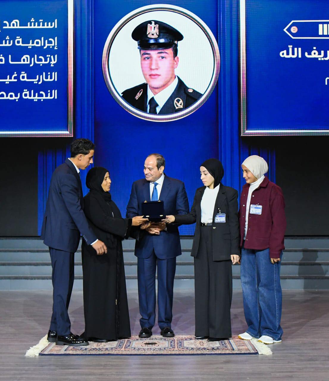 الرئيس السيسي يكرم عدد من أسماء شهداء الشرطة
