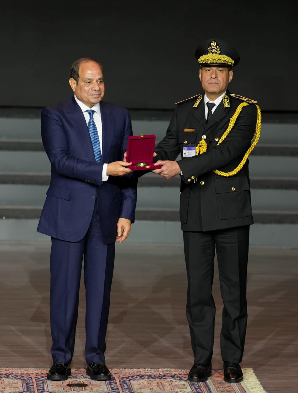 الرئيس السيسي يكرم عدد من أسماء شهداء الشرطة