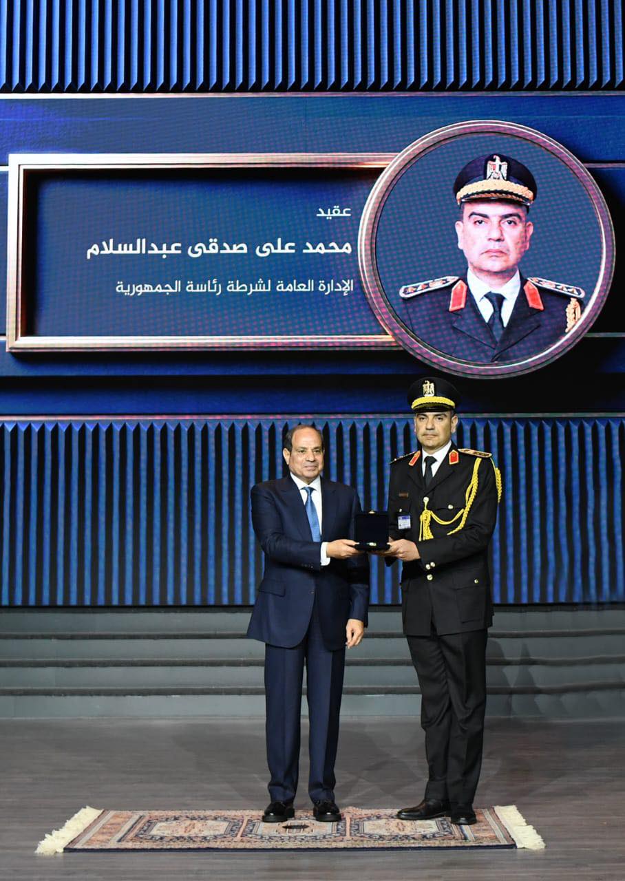 الرئيس السيسي يكرم عدد من أسماء شهداء الشرطة