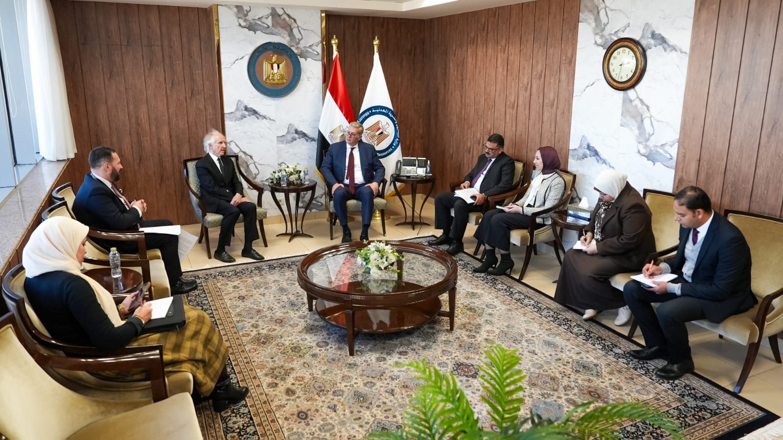 وزير البترول يلتقي وفداً من مجموعة هانتر آند كو الأسترالية