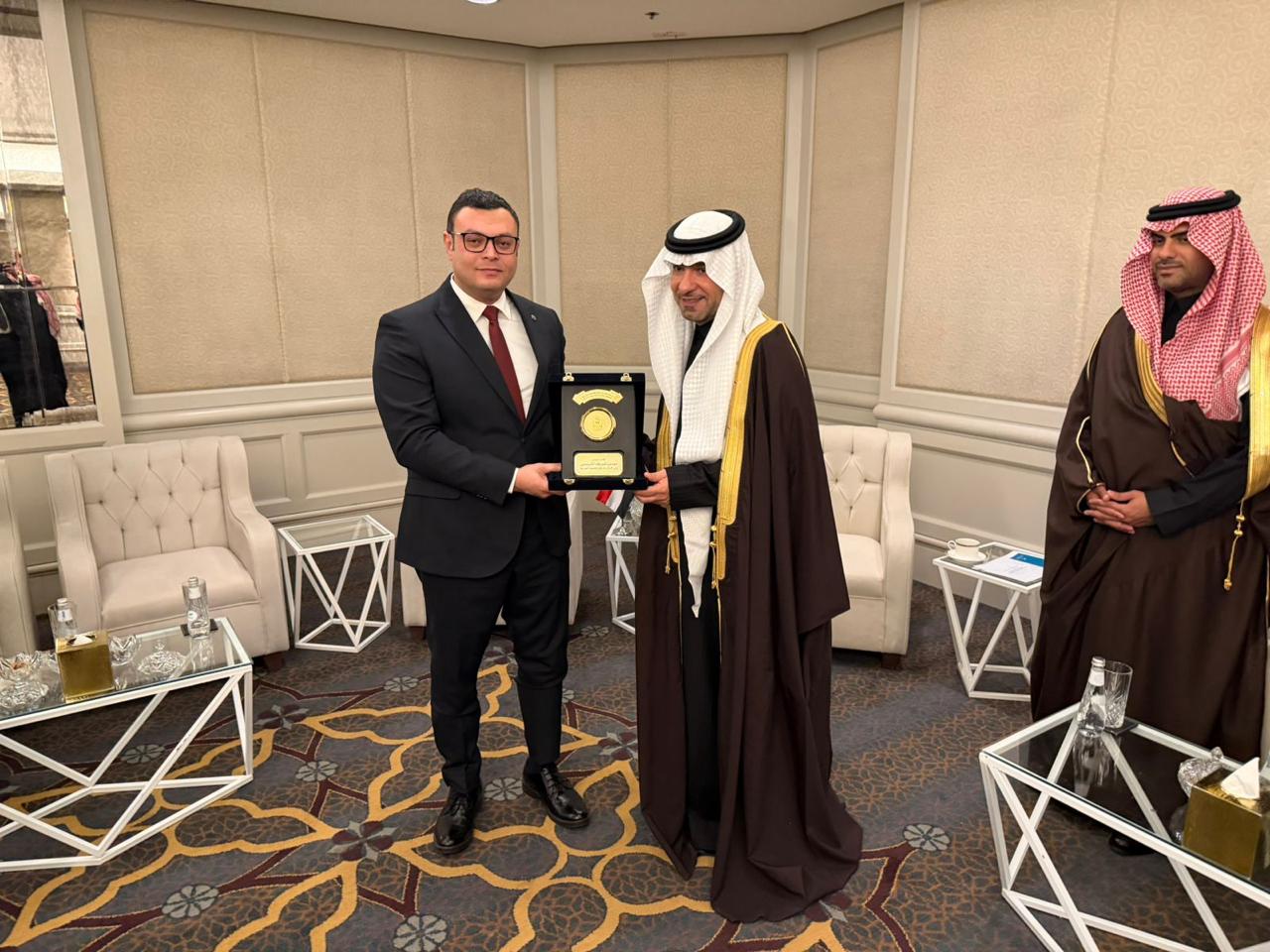 وزير الإسكان يلتقي وزير البلديات والإسكان السعودي