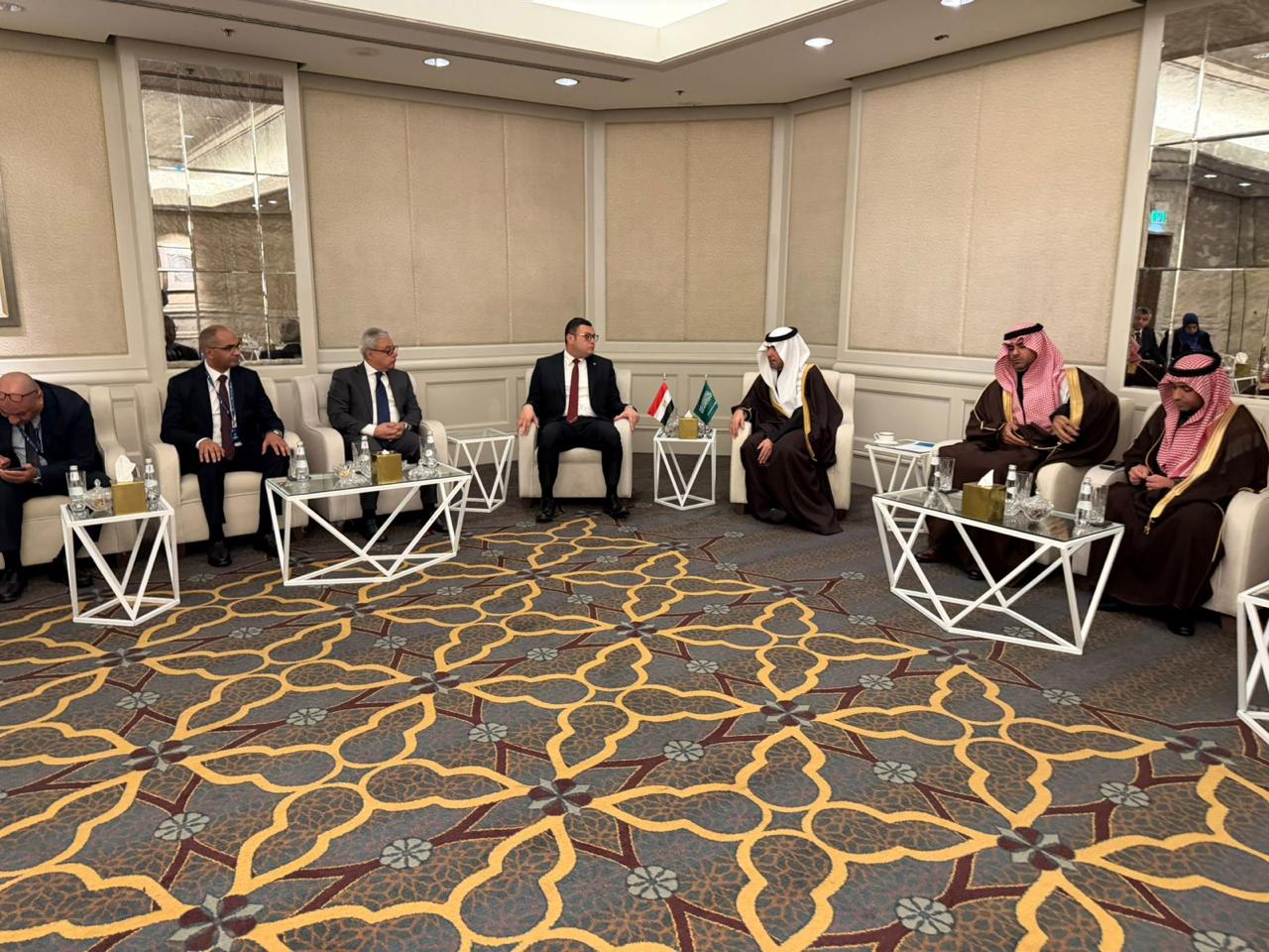 وزير الإسكان يلتقي وزير البلديات والإسكان السعودي