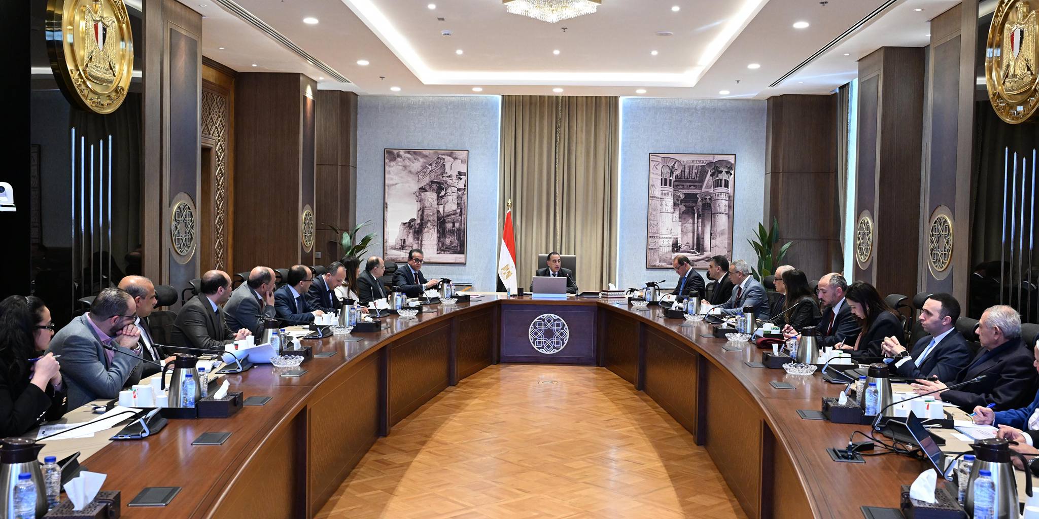 رئيس الوزراء يستعرض موقف توافر الأدوية