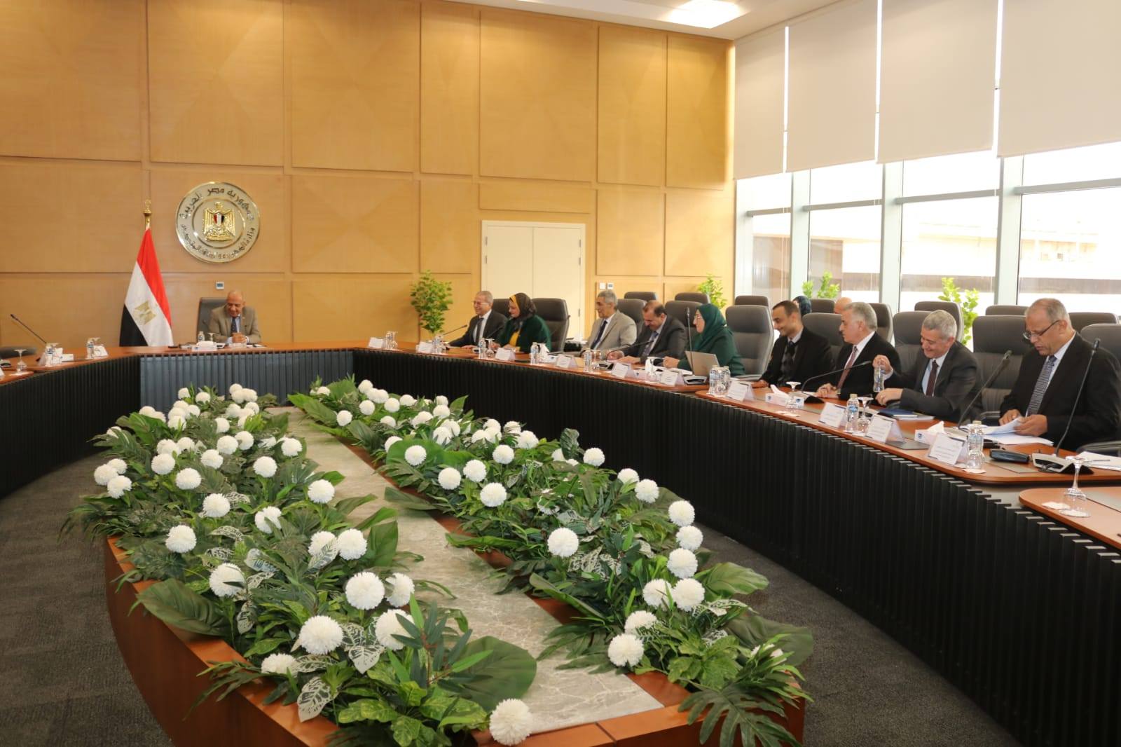 وزير الكهرباء يجتمع باللجنة الاستراتيجية للكهرباء