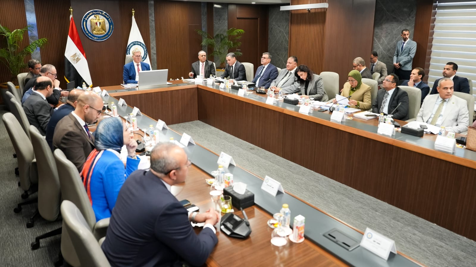 وزير البترول يعتمد الموازنات الاستثمارية لشركتي السويس والنصر للبترول