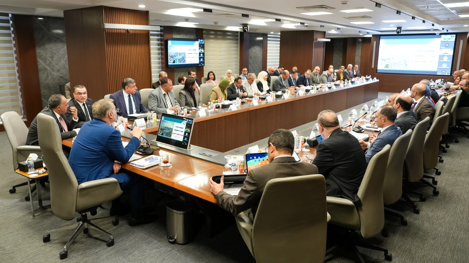 وزير البترول يعتمد الموازنات الاستثمارية لشركتي السويس والنصر للبترول