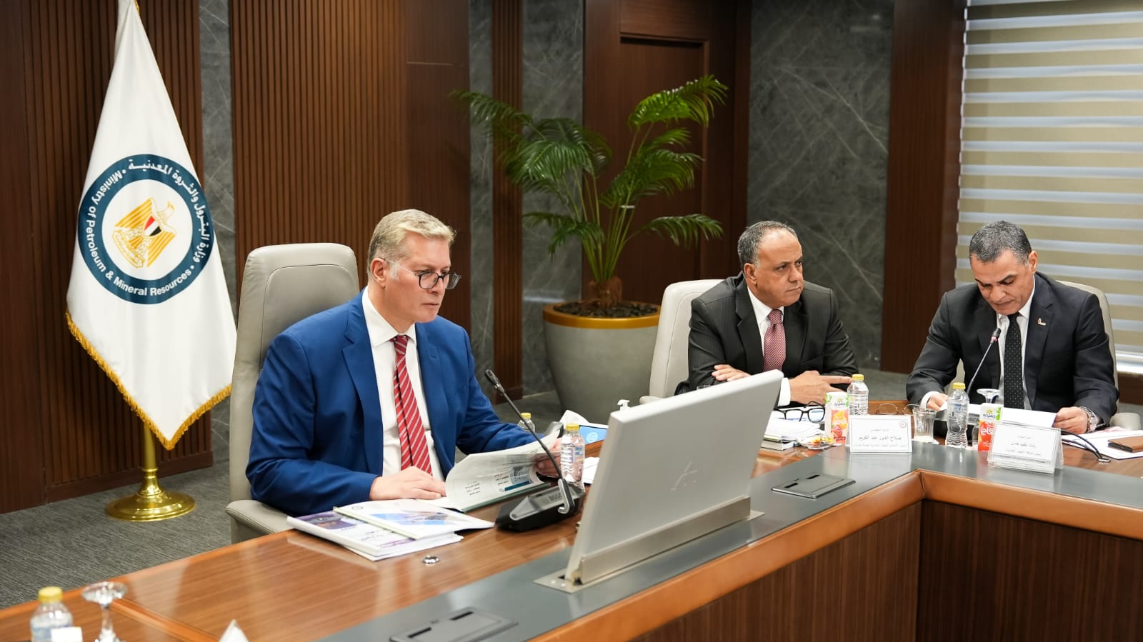 وزير البترول يعتمد الموازنات الاستثمارية لشركتي السويس والنصر للبترول