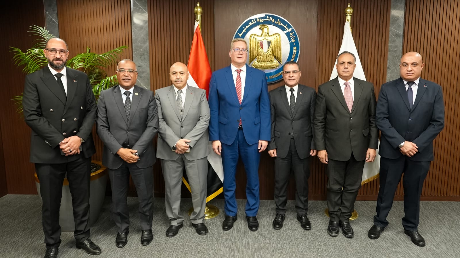 وزير البترول يعتمد الموازنات الاستثمارية لشركتي السويس والنصر للبترول