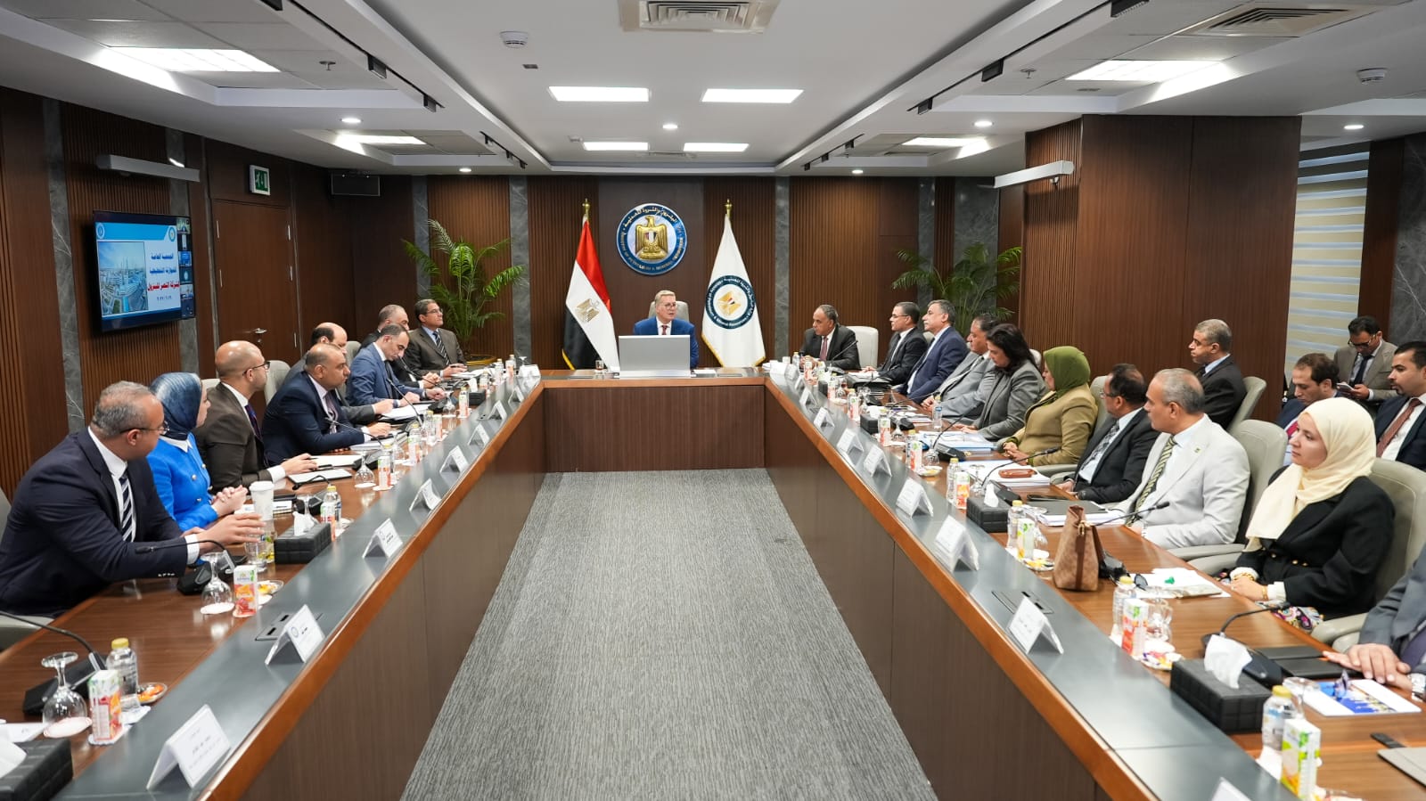 وزير البترول يعتمد الموازنات الاستثمارية لشركتي السويس والنصر للبترول