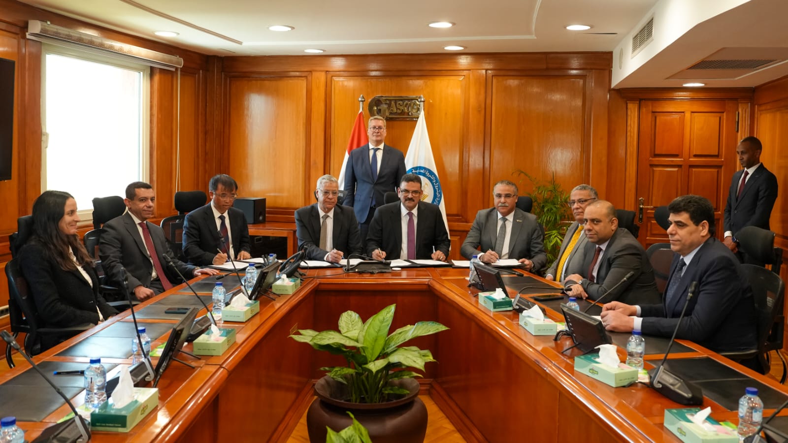 وزير البترول يشهد توقيع مذكرة تفاهم مع شينج فا الصينية