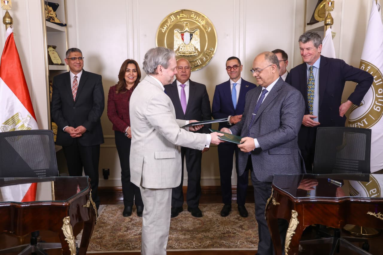 مذكرة تفاهم لتنفيذ مشروع ادارة ومعالجة المخلفات الصلبة 