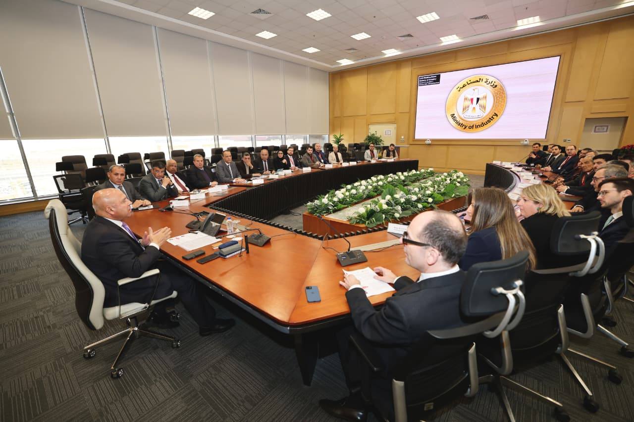 وزير الصناعة والنقل يجتمع مع سفير النمسا